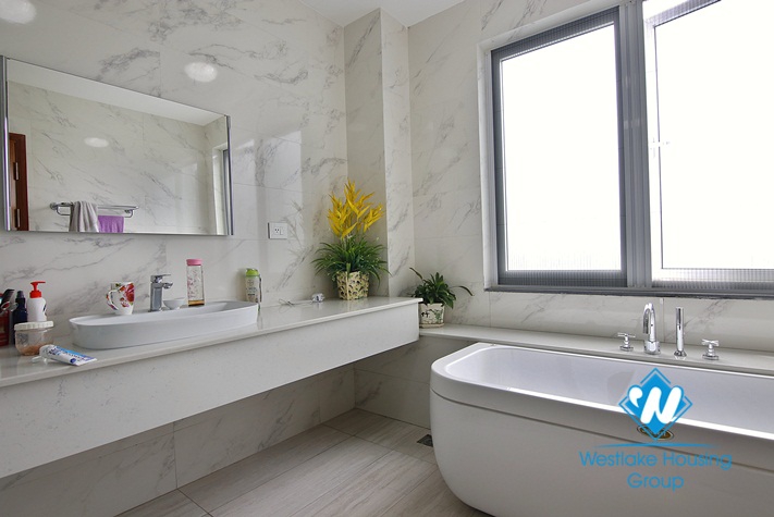  Massive ambassador corner villa for rent in Vinhomes Riverside - Long Bien